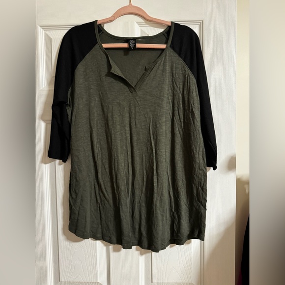torrid Tops - Torrid Green & Black 3/4 sleeve long sleeve top size XL (1)